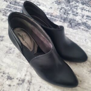 Adrienne Vittadini Black Leather Pointed Toe Ankle Booties Heels Size 9.5